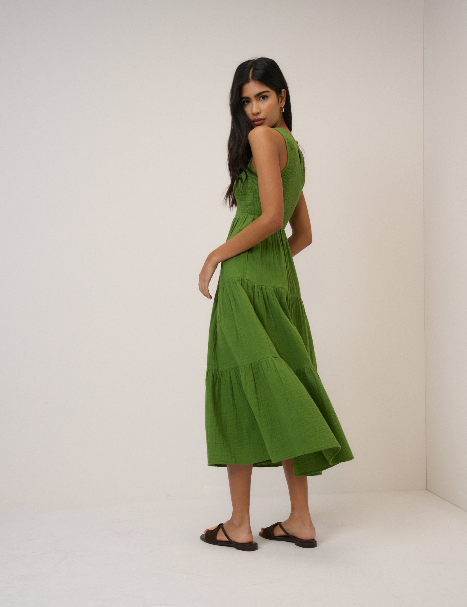Green Cotton Tiered Shirred Sleeveless Midaxi Dress - Image 5